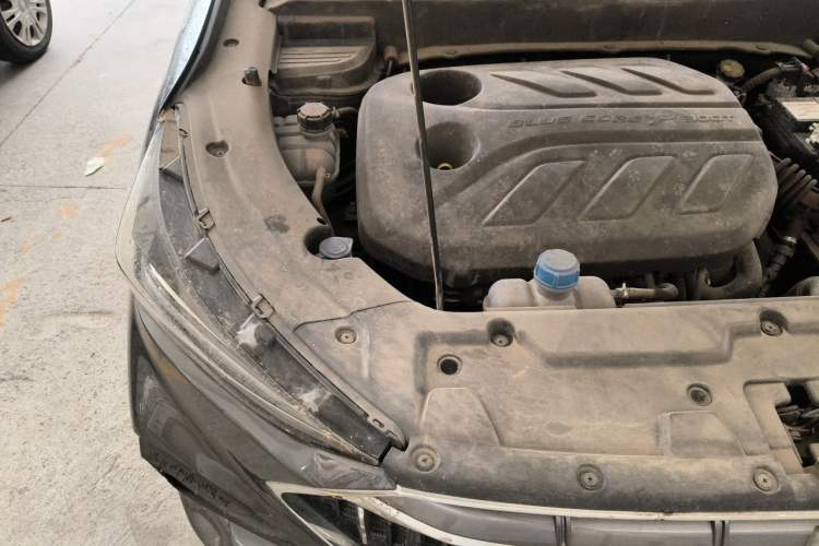 Used CHANGAN OSHAN X5 2021 1.5T DCT Prestige Edition Engine Bay Right