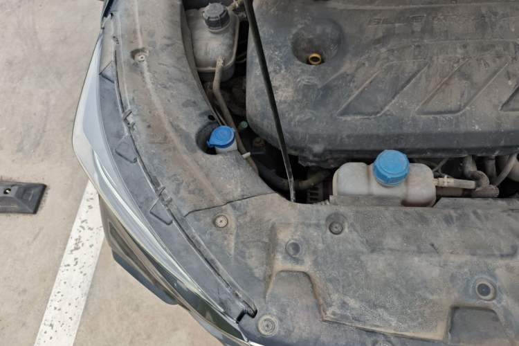 Used CHANGAN OSHAN X5 2021 1.5T DCT Prestige Edition Engine Bay Right