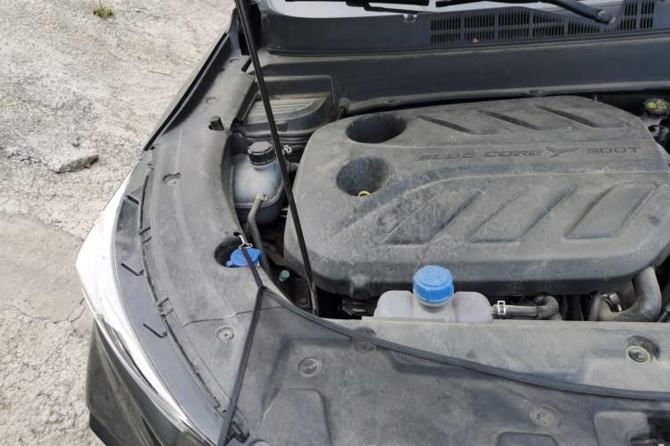 Used CHANGAN OSHAN X5 2021 1.5T DCT Luxury Edition Engine Bay Right