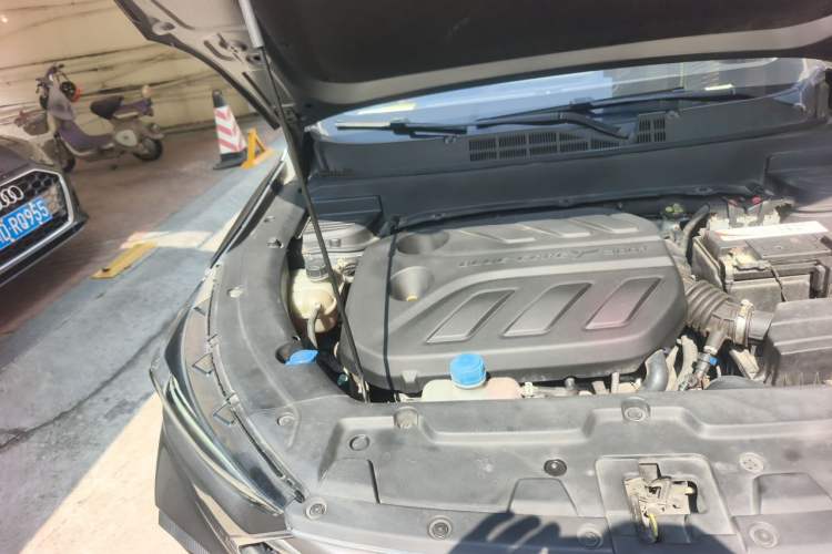 Used CHANGAN OSHAN X5 2021 1.5T DCT Prestige Edition Engine Bay Right