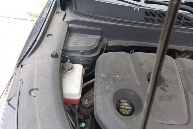 Used CHANGAN OSHAN X5 2021 1.6L CVT Luxury Model Engine Bay Right