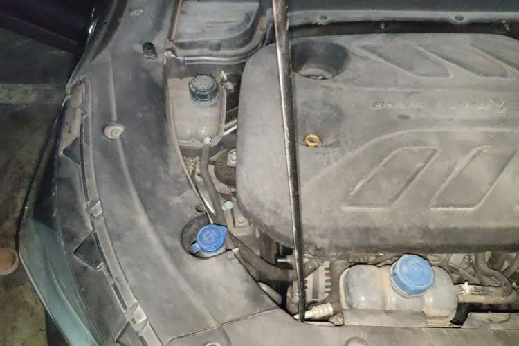 Used CHANGAN OSHAN X5 2021 1.5T DCT Prestige Edition Engine Bay Right