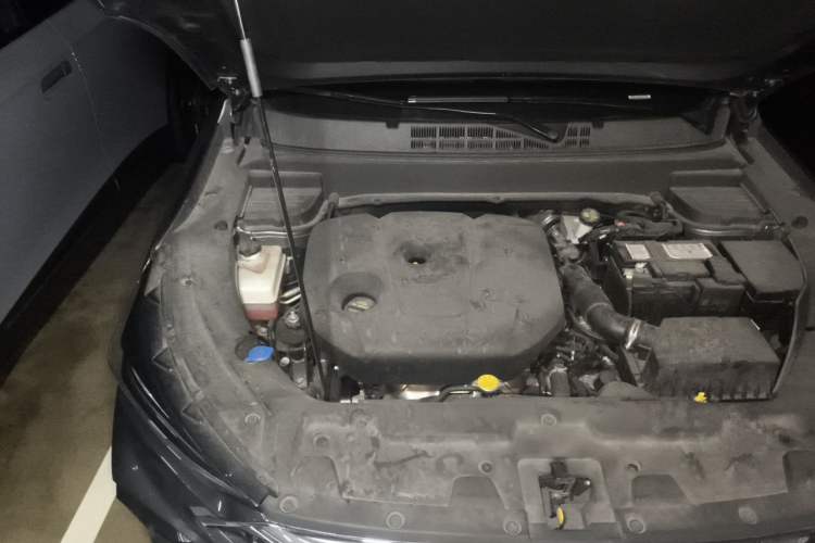 Used CHANGAN OSHAN X5 2021 1.6L CVT Comfort Model Engine Bay Right