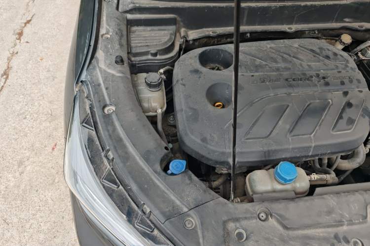 Used CHANGAN OSHAN X5 2021 1.5T DCT Prestige Edition Engine Bay Right