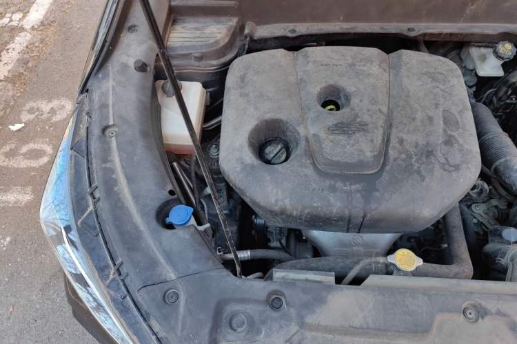 Used CHANGAN OSHAN X5 2021 1.6L CVT Luxury Model Engine Bay Right