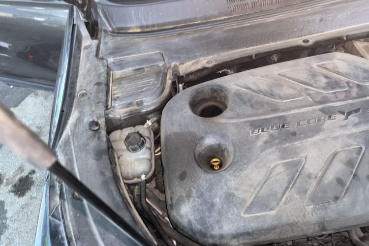 Used CHANGAN OSHAN X5 2021 Revised Version 1.5T DCT Luxury Edition Engine Bay Right