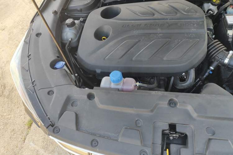Used CHANGAN OSHAN X5 2021 1.5T DCT Flagship Edition Engine Bay Right