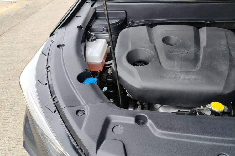 Used CHANGAN OSHAN X5 2021 Revised Version 1.6L CVT Luxury Edition Engine Bay Right