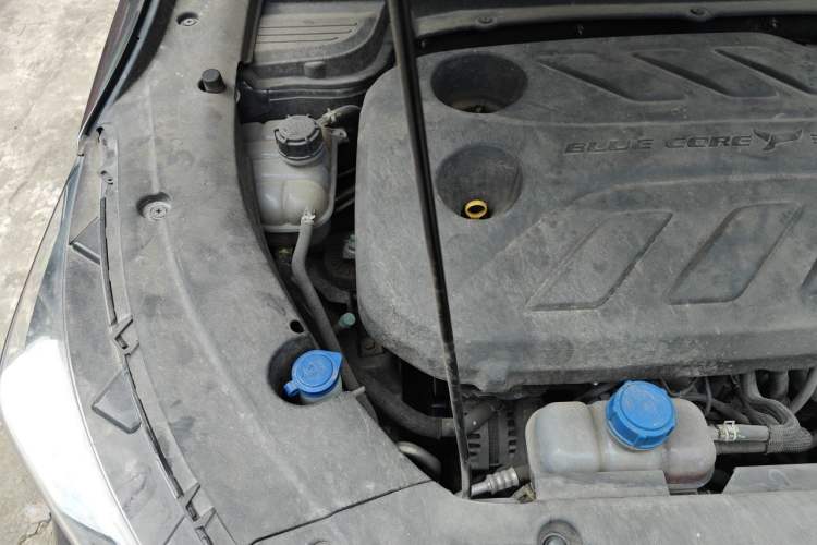 Used CHANGAN OSHAN X5 2021 1.5T DCT Prestige Edition Engine Bay Right