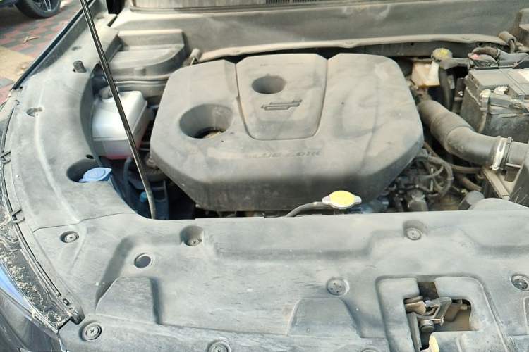 Used CHANGAN OSHAN X5 2021 1.6L CVT Luxury Model Engine Bay Right