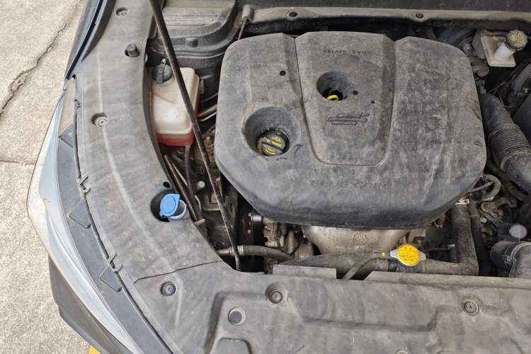 Used CHANGAN OSHAN X5 2021 1.6L CVT Luxury Model Engine Bay Right
