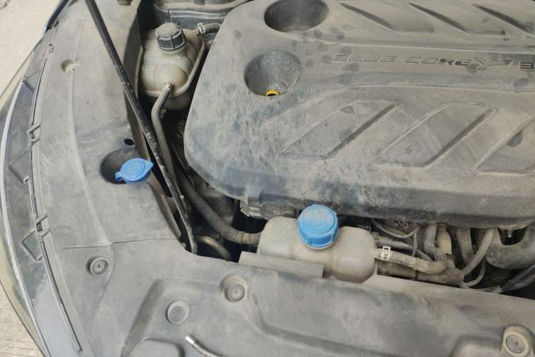 Used CHANGAN OSHAN X5 2021 1.5T DCT Luxury Edition Engine Bay Right