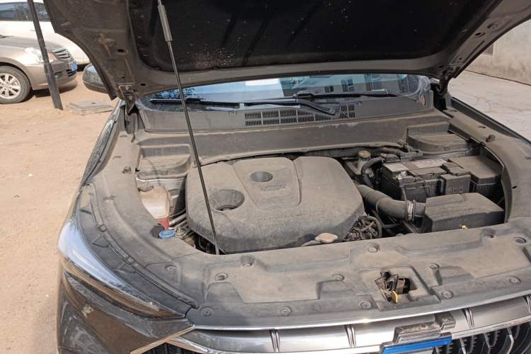 Used CHANGAN OSHAN X5 2021 1.6L CVT Luxury Model Engine Bay Right
