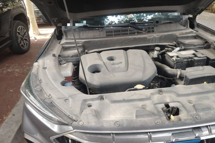 Used CHANGAN OSHAN X5 2021 1.6L CVT Flagship Model Engine Bay Right