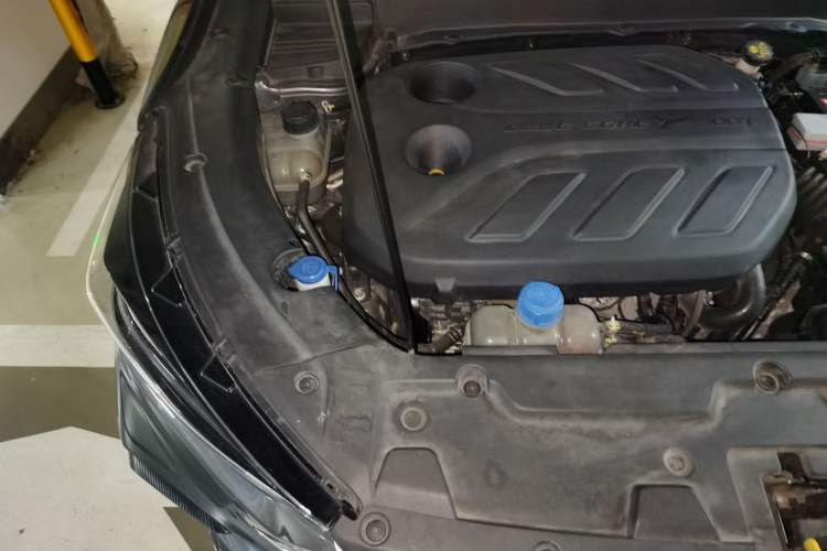 Used CHANGAN OSHAN X5 2021 1.5T DCT Luxury Edition Engine Bay Right