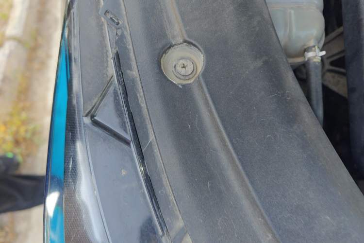 Used CHANGAN OSHAN X5 2021 1.5T DCT Luxury Edition Engine Bay Right
