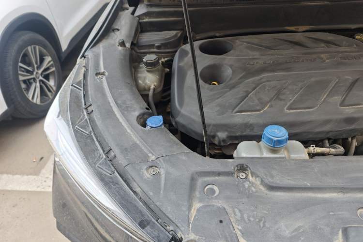Used CHANGAN OSHAN X5 2021 1.5T DCT Prestige Edition Engine Bay Right