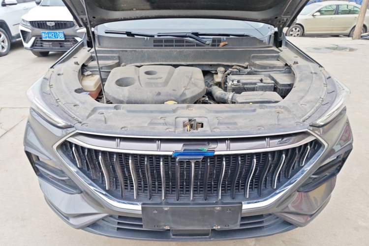 Used CHANGAN OSHAN X5 2021 1.6L CVT Luxury Model Engine Bay