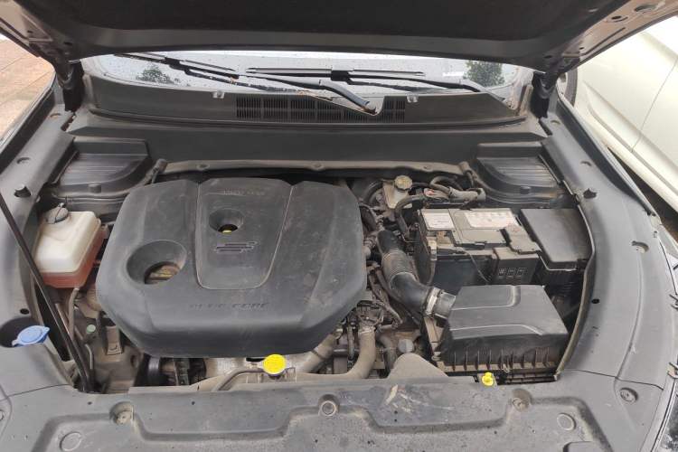 Used CHANGAN OSHAN X5 2021 1.6L CVT Luxury Model Engine Bay