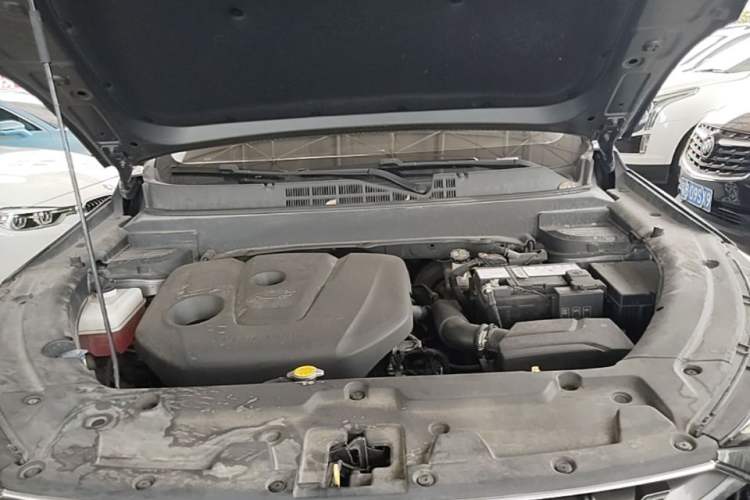 Used CHANGAN OSHAN X5 2021 1.6L CVT Luxury Model Engine Bay