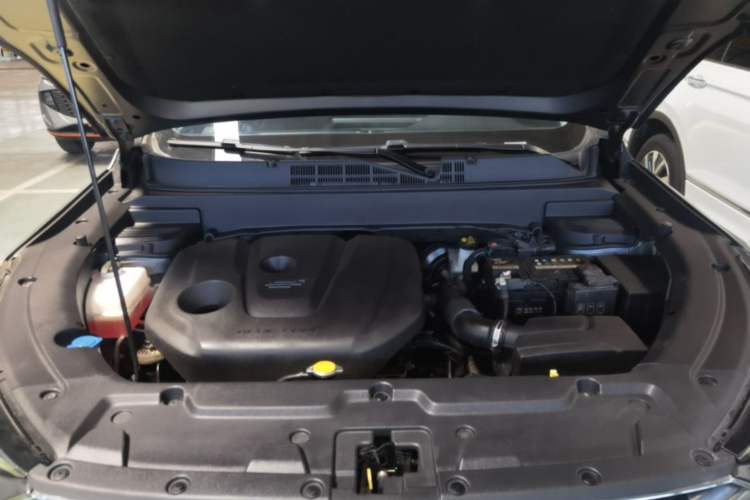 Used CHANGAN OSHAN X5 2021 1.6L CVT Luxury Model Engine Bay