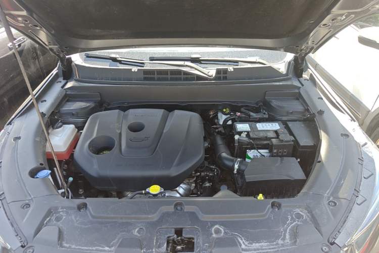 Used CHANGAN OSHAN X5 2021 1.6L CVT Luxury Model Engine Bay