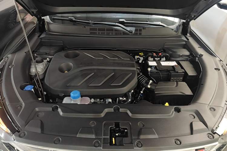 Used CHANGAN OSHAN X5 2021 Revised Version 1.5T DCT Luxury Edition Engine Bay