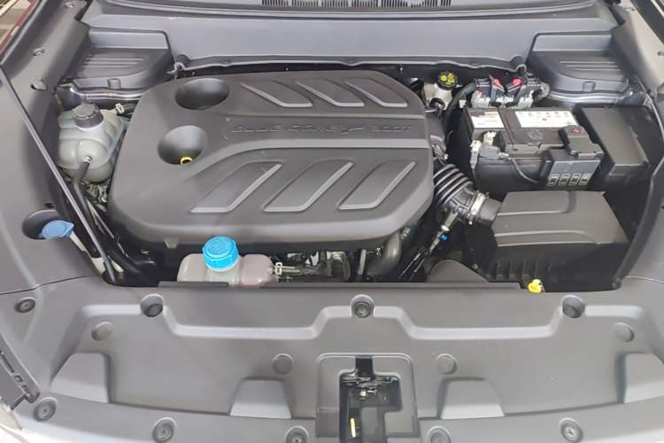 Used CHANGAN OSHAN X5 2021 Revised Version 1.5T DCT Luxury Edition Engine Bay