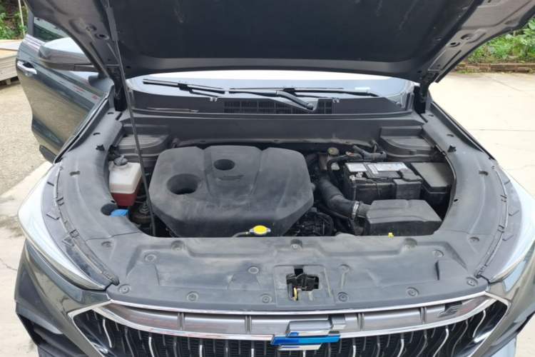 Used CHANGAN OSHAN X5 2021 1.6L CVT Luxury Model Engine Bay