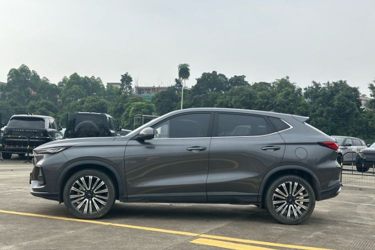 Used CHANGAN OSHAN X5 2021 1.6L CVT Youth Edition Exterior 2