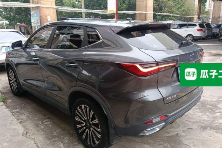 Used CHANGAN OSHAN X5 2021 1.6L CVT Luxury Model Exterior 2