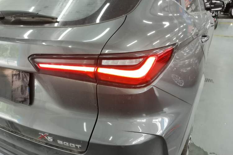 Used CHANGAN OSHAN X5 2021 1.5T DCT Flagship Edition Exterior 3