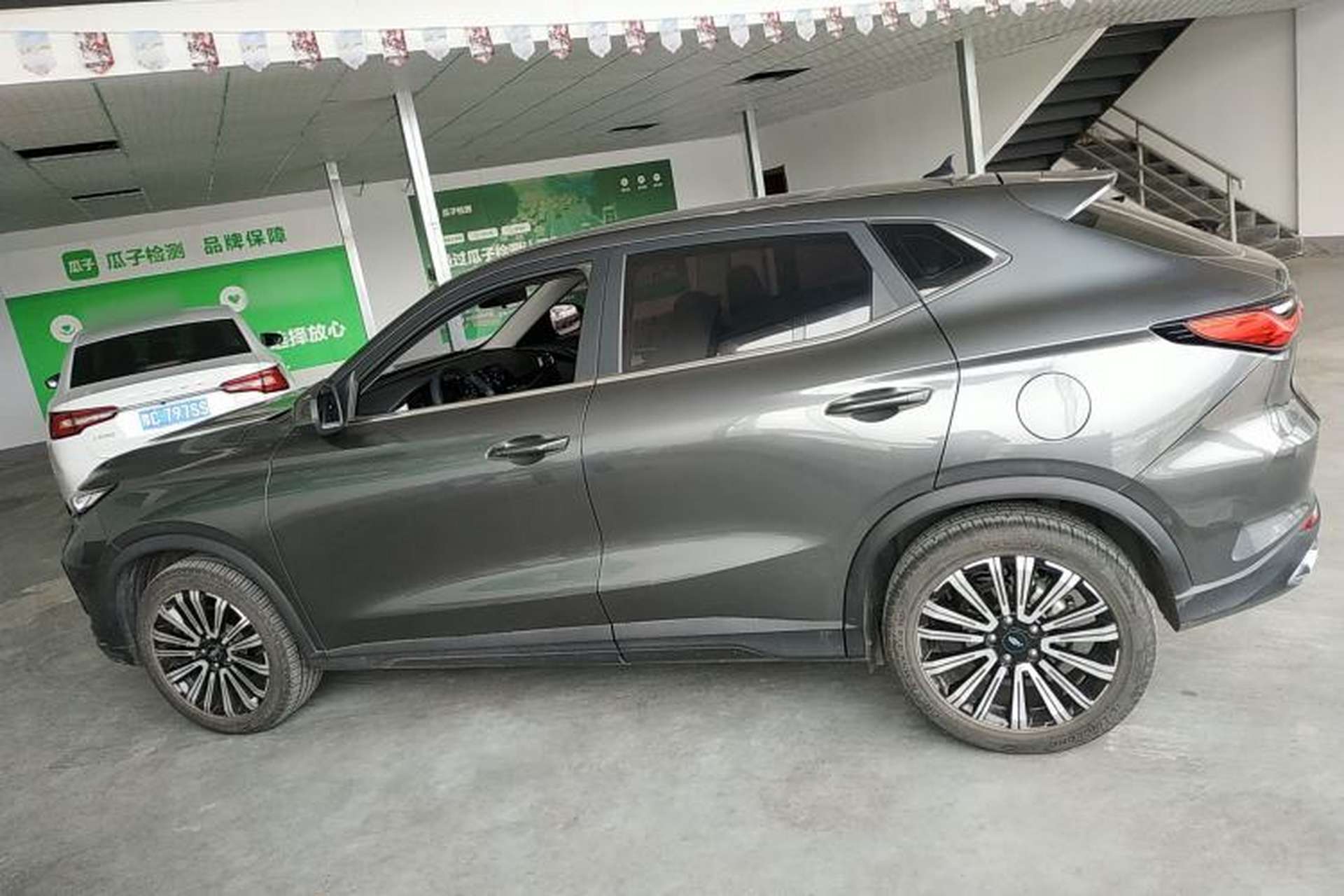 Used CHANGAN OSHAN X5 2021 1.5T DCT Prestige Edition Exterior 3