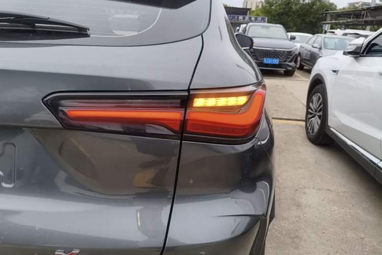 Used CHANGAN OSHAN X5 2021 1.5T DCT Prestige Edition Exterior 3