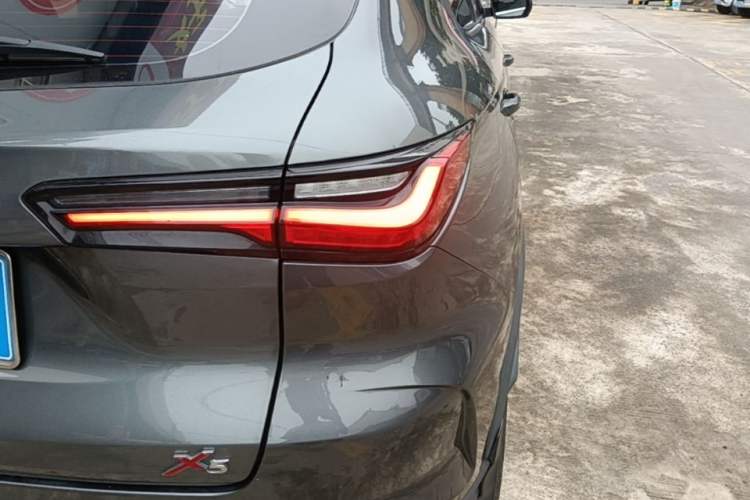 Used CHANGAN OSHAN X5 2021 1.6L CVT Luxury Model Exterior 3