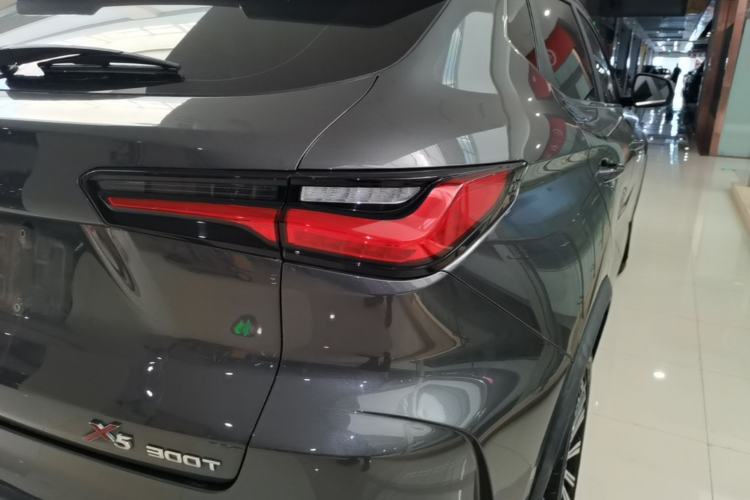 Used CHANGAN OSHAN X5 2021 Revised Version 1.5T DCT Luxury Edition Exterior 3