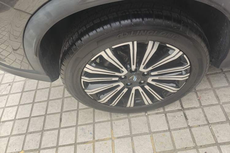 Used CHANGAN OSHAN X5 2021 1.5T DCT Prestige Edition Exterior 5