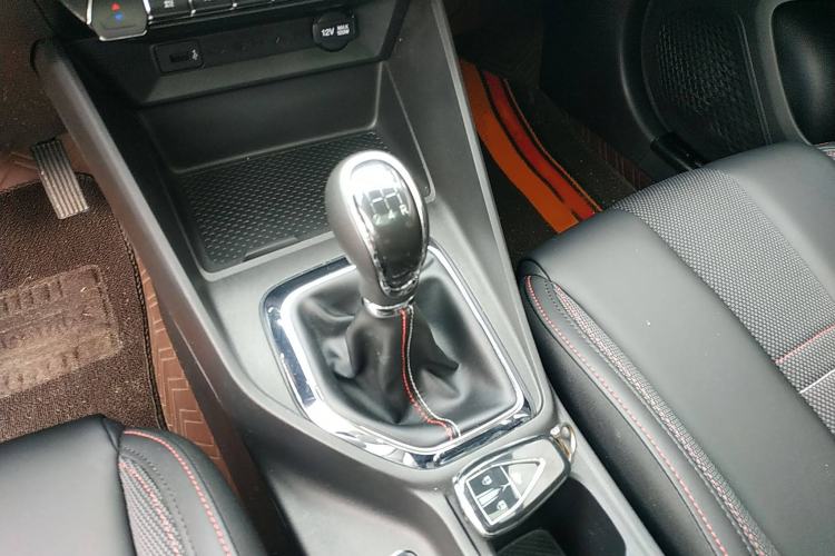Used CHANGAN OSHAN X5 2021 Revised Version 1.6L Manual Luxury Edition Gear Lever