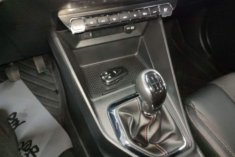 Used CHANGAN OSHAN X5 2021 Revised Version 1.6L Manual Luxury Edition Gear Lever