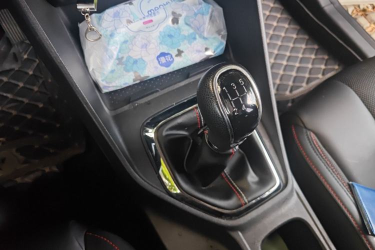 Used CHANGAN OSHAN X5 2021 Revised Version 1.6L Manual Luxury Edition Gear Lever