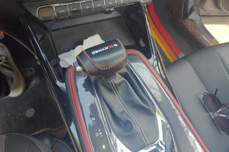 Used CHANGAN OSHAN X5 2021 1.5T DCT Luxury Edition Gear Lever