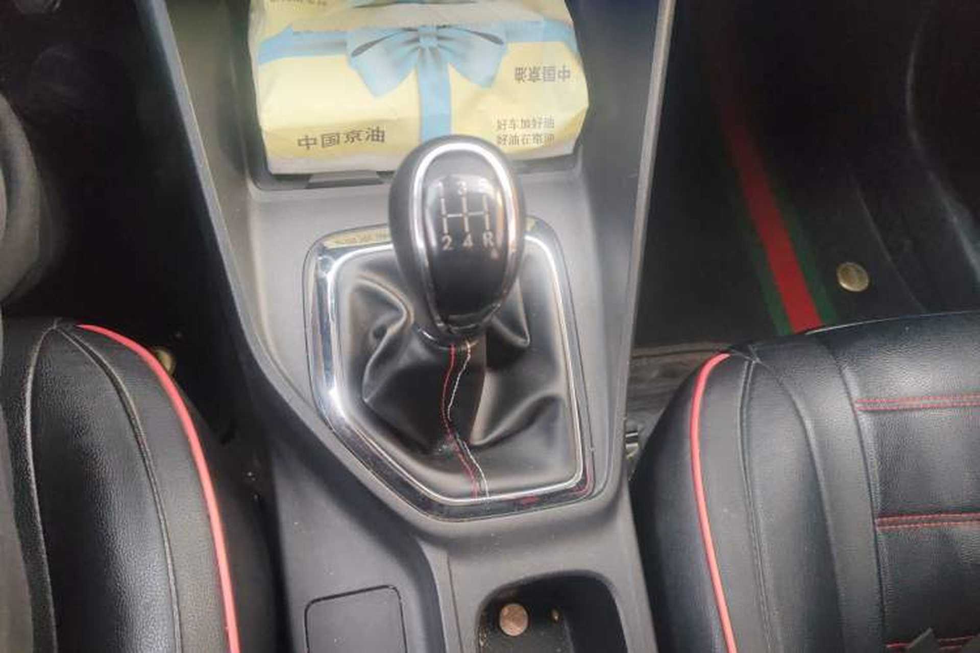 Used CHANGAN OSHAN X5 2021 Revised Version 1.6L Manual Elite Edition Gear Lever