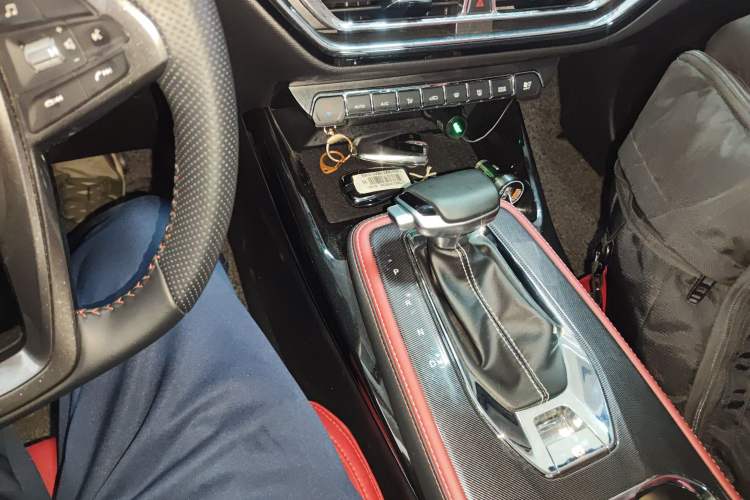 Used CHANGAN OSHAN X5 2021 Revised Version 1.5T DCT Luxury Edition Gear Lever