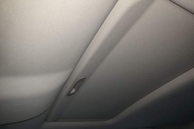 Used CHANGAN OSHAN X5 2021 Revised Version 1.6L Manual Luxury Edition Headliner