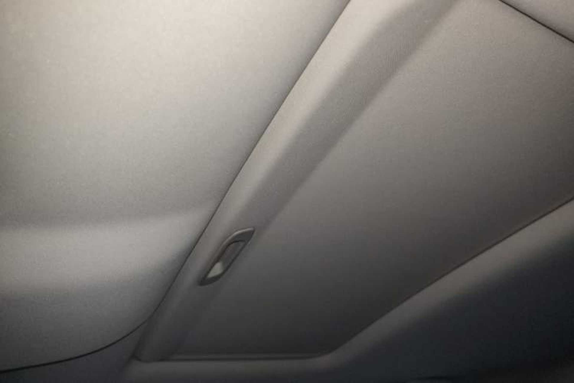 Used CHANGAN OSHAN X5 2021 Revised Version 1.6L Manual Luxury Edition Headliner