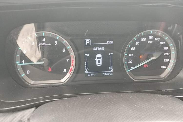 Used CHANGAN OSHAN X5 2021 Revised Version 1.5T DCT Luxury Edition Instrument Cluster