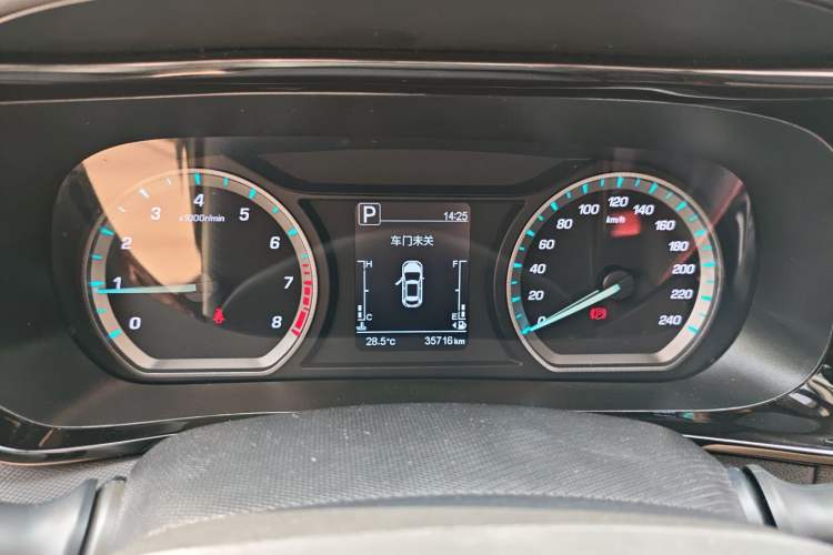 Used CHANGAN OSHAN X5 2021 Revised Version 1.5T DCT Luxury Edition Instrument Cluster