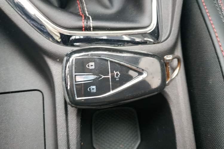 Used CHANGAN OSHAN X5 2021 Revised Version 1.6L Manual Luxury Edition Interior 1