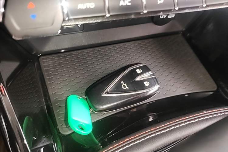 Used CHANGAN OSHAN X5 2021 1.6L CVT Comfort Model Interior 1