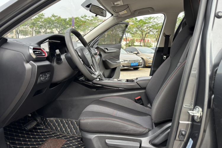Used CHANGAN OSHAN X5 2021 1.6L CVT Luxury Version Interior 2